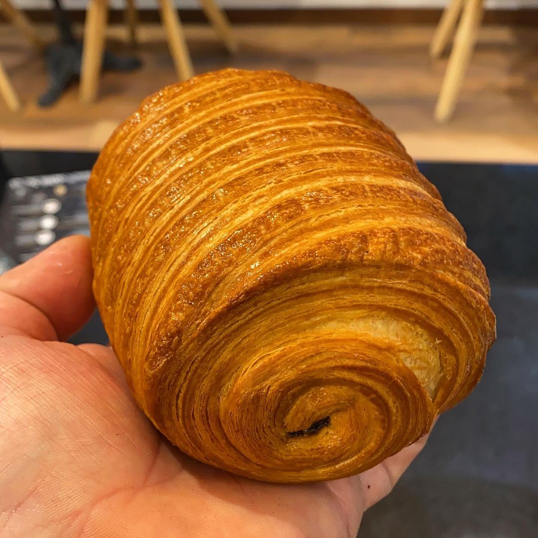 Viennoiserie artisanale dorée